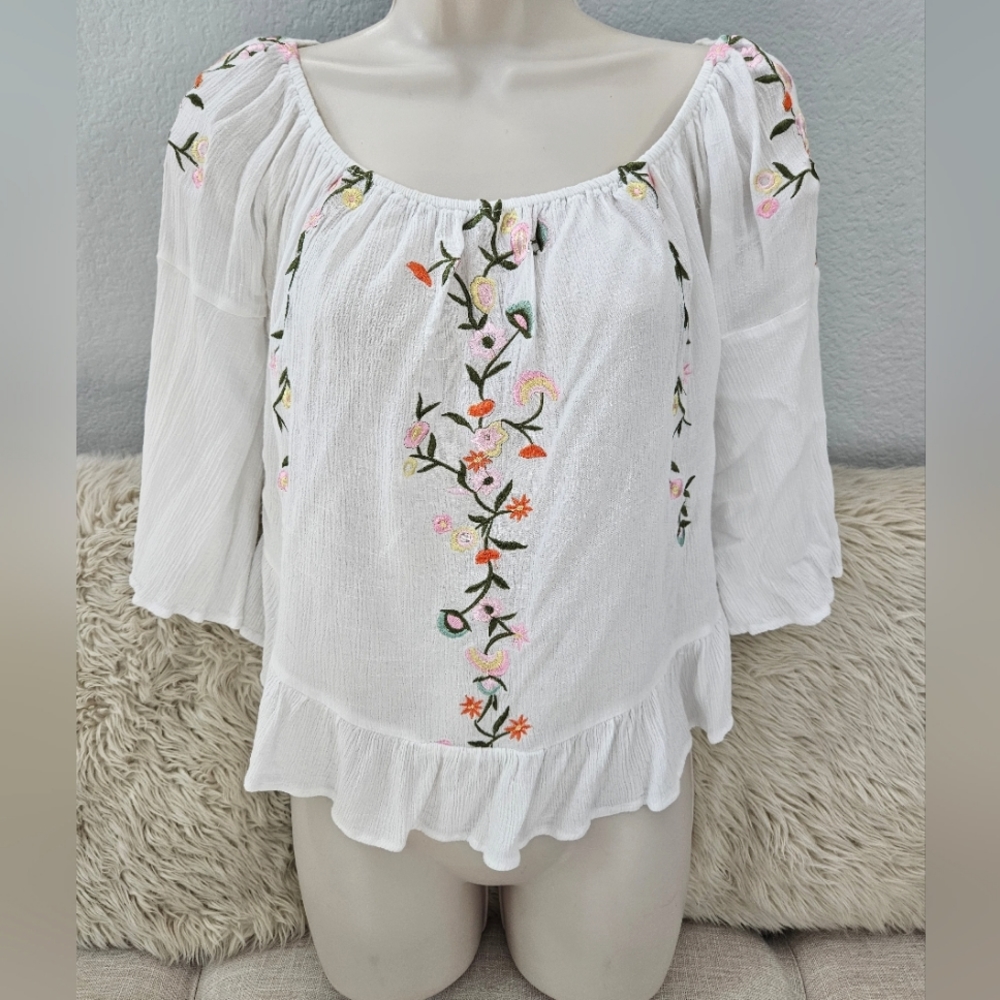 Q&A- White Top, Blouse  W/Floral Accents Peplum style, Boho, Hippie Sz XS